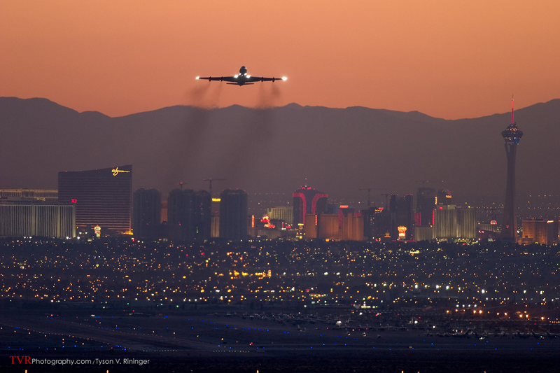 Illustration for article titled All These Jaw-Dropping Airplane Images Were Taken By This Flying Photog